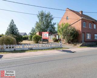 Ben je op zoek naar een unieke kans in Bekkevoort? Deze halfopen bebouwing biedt tal van mogelijkheden voor renovatie of nieuwbouw. De woning...