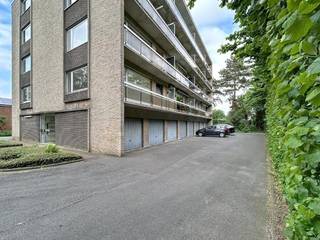 Mooi gerenoveerde studio, gunstig gelegen nabij scholen, winkels en openbaar vervoer. Het appartement omvat een lichtrijke woon- en eetkamer...