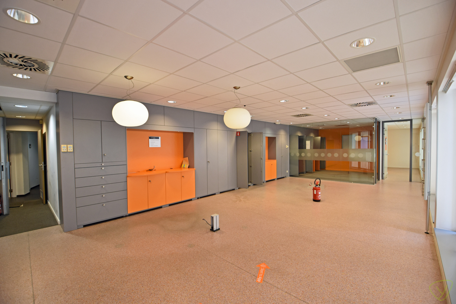 Ruim handelspand met topligging te huur in Zomergem! - foto 2