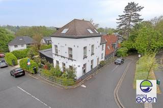 HEEL RUIME EN LICHTRIJKE BURGERWONING AAN  STATION VAN LINKEBEEK. Totaal en grondig gerenoveerd pand  : ideaal als familiewoning en/of als praktijk,...