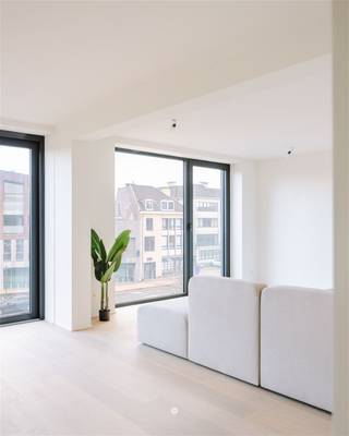 SINT-NIKLAAS - READY TO MOVE IN AND STYLISH APARTMENT WITH TERRACEAre you looking for a spacious and bright apartment in the heart of Sint-Niklaas?...
