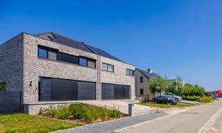 Deze bijna-energieneutrale woning (BEN), gebouwd in 2022, is gelegen op een zonnig perceel van 1.135 m² en combineert een moderne afwerking met...