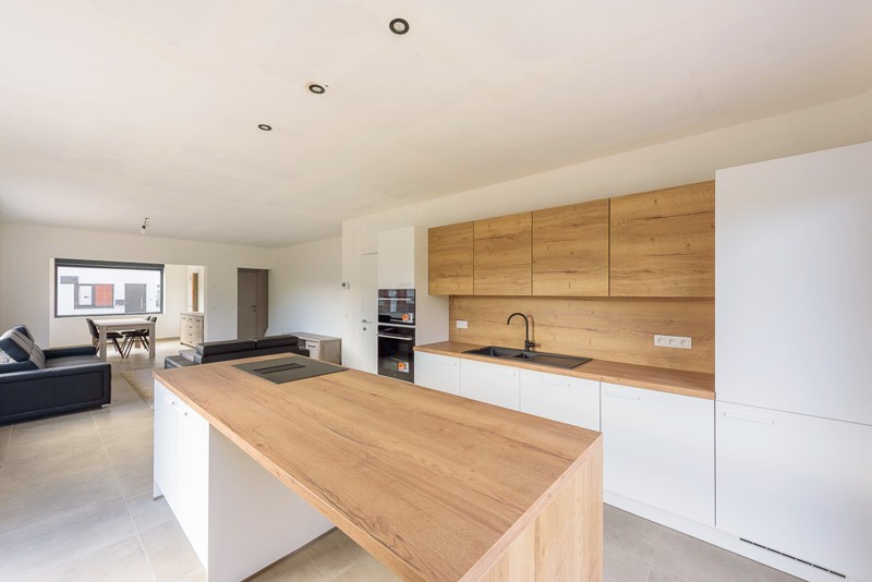 Stijlvol gerenoveerde woning nabij het centrum van Deerlijk - photo 4