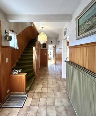 Deze halfopen bebouwing aan de Neerijse Steenweg in Leefdaal combineert een toplocatie met uitstekende bereikbaarheid, tussen Leuven en Brussel en...