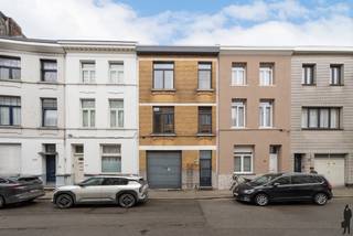 Op zoek naar een ruime bel-étage met veelzijdige mogelijkheden in Antwerpen?Dan is deze woning aan de Vlagstraat zeker het ontdekken waard!De buurt,...