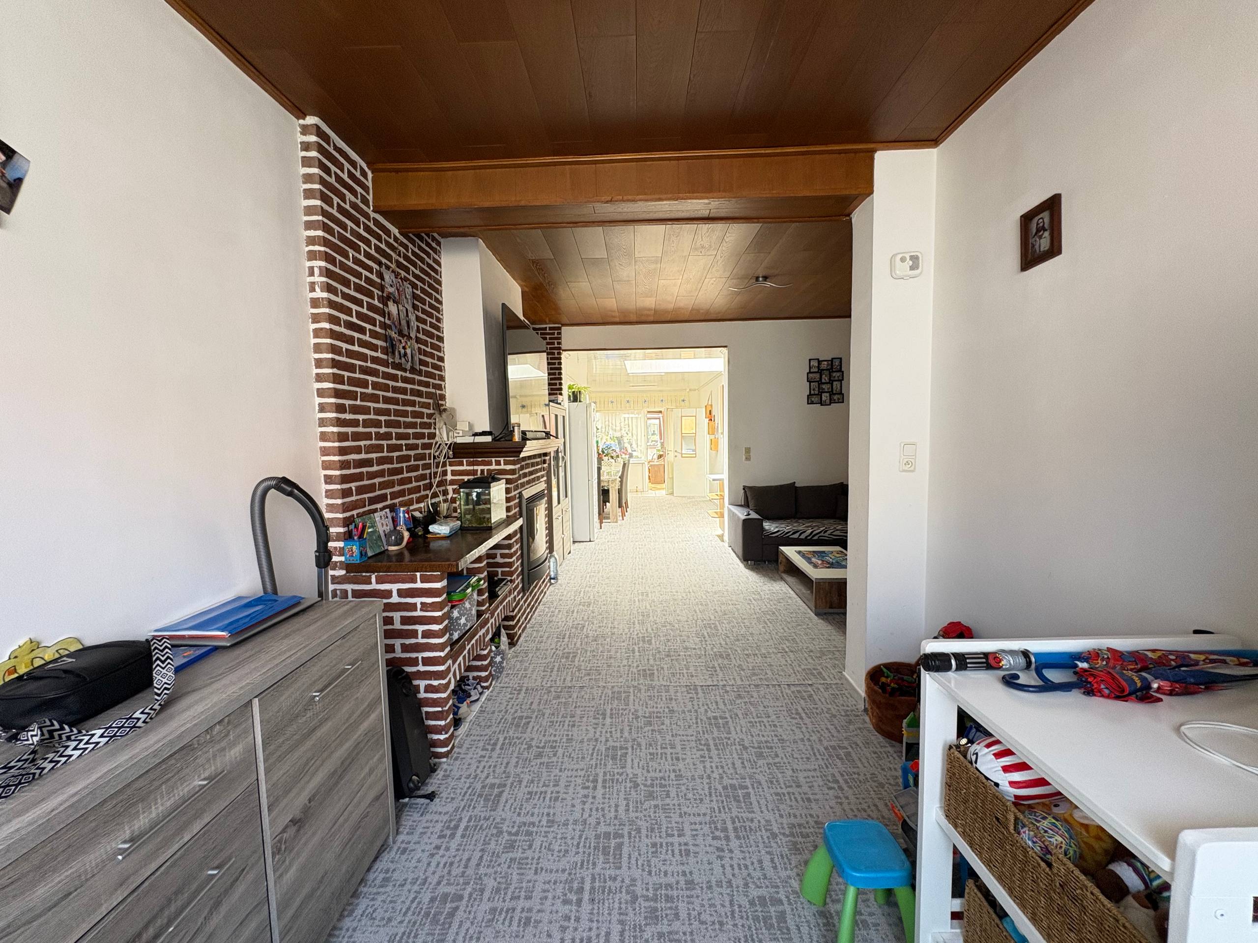Instapklare starterswoning met tuin en 2 staanplaatsen - foto 4