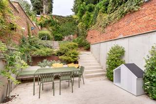 Deze prachtige woning onderging enkele jaren terug een weldoordachte en zeer kwalitatieve totaalverbouwing door MICA Concept.Het behoud van...