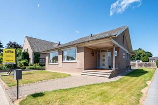 Deze uitstekend onderhouden vrijstaande bungalow woning is gelegen in Merem langs de Haagbeuklaan ter hoogte van nummer 9, op een westgericht...