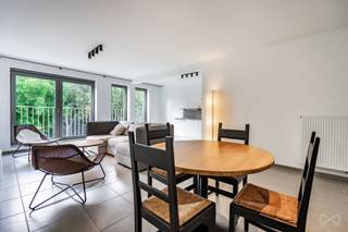 <h1>✨ TE KOOP – Recent appartement met 2 slaapkamers (2019) | Brussel-Stad – Dicht bij Tour & Taxis & centrum ✨</h1>
<p>📍 <strong>Toplocatie</strong> : op wandelafstand van <strong>Tour & Taxis</strong> en het <strong>centrum van Brussel</strong>, met <strong>openbaar vervoer, winkels en scholen</strong> in de onmiddellijke nabijheid. Ideaal voor een koppel, gezin of investeerder.</p>
<p>🏢 Gelegen in een <strong>modern gebouw (2019)</strong>, biedt dit prachtig appartement van <strong>± 90 m²</strong> veel <strong>lichtinval, comfort en hoogwaardige afwerking</strong>.</p>
<h3>✅ Indeling :</h3>
<ul>
<li>
<p>Ruime inkomhal</p>
</li>
<li>
<p>Lichte woonkamer van ± 40 m²</p>
</li>
<li>
<p>Open ingerichte keuken met toegang tot berging/technische ruimte</p>
</li>
<li>
<p>2 mooie slaapkamers waarvan één met eigen douchekamer</p>
</li>
<li>
<p>Moderne inloopdouche</p>
</li>
<li>
<p>Apart toilet met handenwasser</p>
</li>
</ul>
<h3>🔹 Voorzieningen & troeven :</h3>
<p>✔️ Grote private kelder & fietsenlokaal<br />✔️ Individuele gasketel<br />✔️ Ventilatiesysteem met dubbele stroom<br />✔️ EPC : <strong>B – uitstekende energieprestatie</strong><br />✔️ Recent gebouw (2019), zeer goed onderhouden</p>
<p>💖 <strong>Een echte aanrader</strong>: modern, ruim en strategisch gelegen in Brussel!</p>
<p>📞 Info & bezoeken :<br />We Invest Brussel-Europa<br />Frédéric Top – 02 478 67 49 | 0472 34 44 08<br />📩 frederic.top@weinvest.be</p>
<p>🔎 Ontdek meer panden te koop op www.weinvest.be</p>