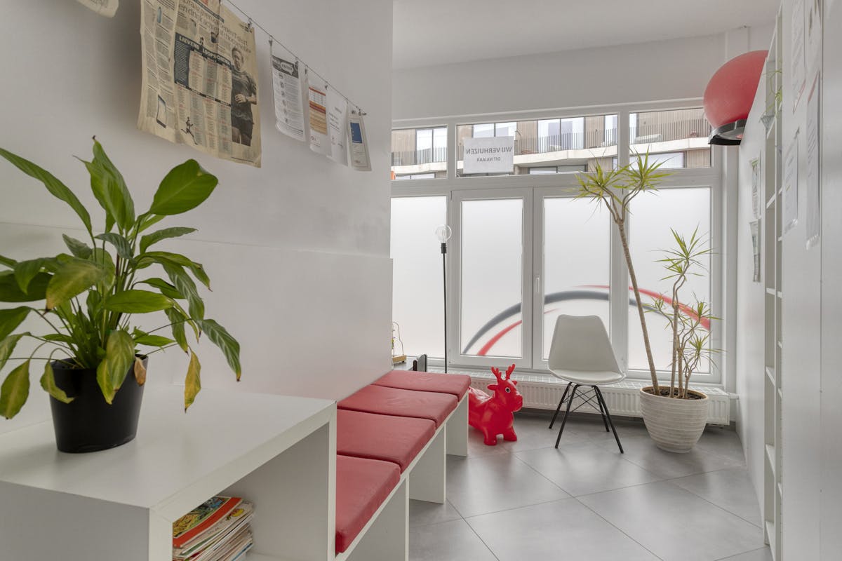 Commercial property of approximately 120m² for sale in Kortrijk. - photo 4