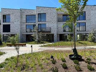 This stylish home is part of the modern and car-free residential project Kalvekeet, located in a beautifully landscaped park designed by Bureau...