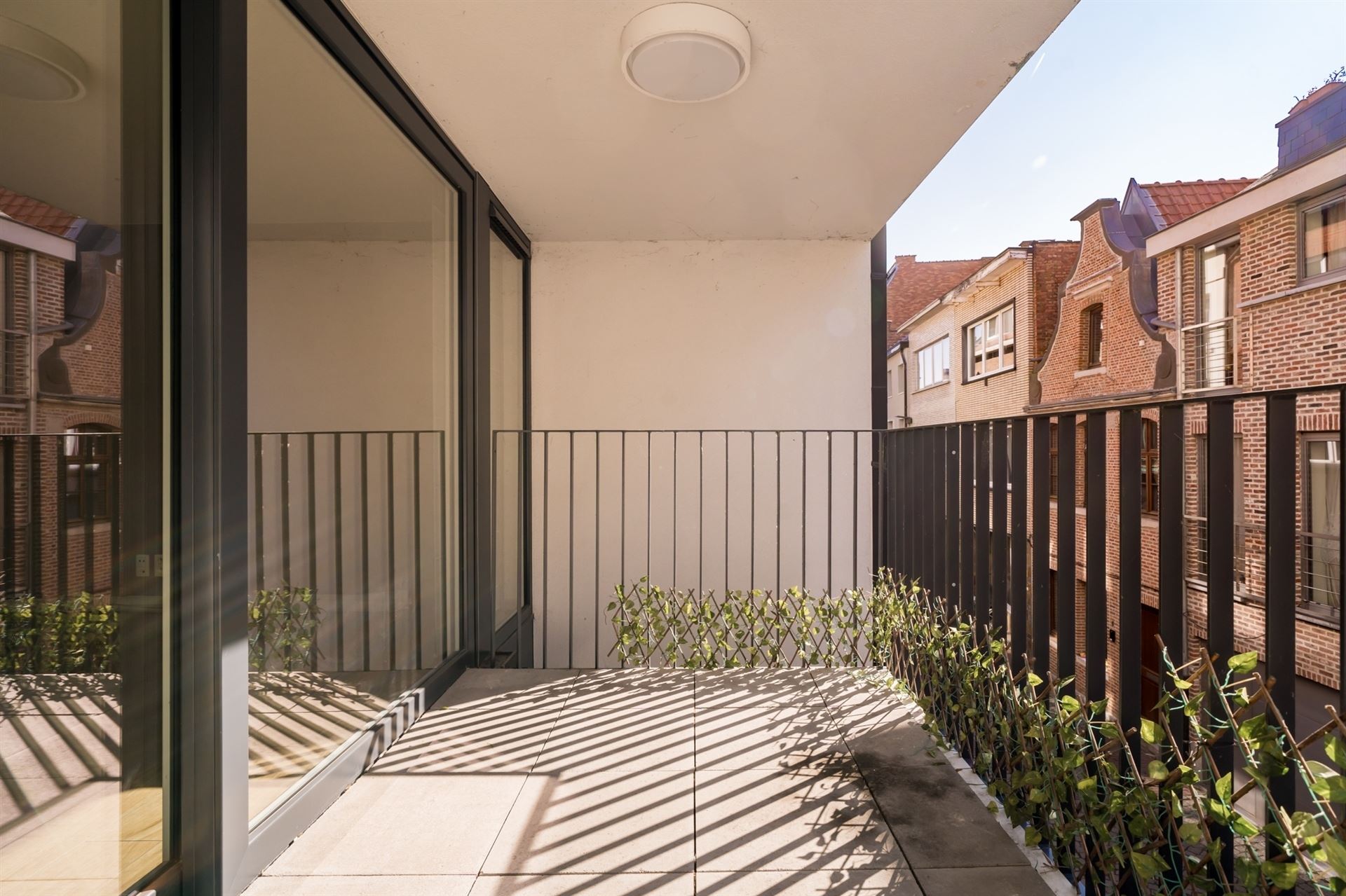 Modern 1 bedroom apartment with terrace in downtown! - photo 4