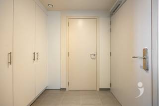 Deze knappe assistentiewoning is gelegen in een rustige en groene omgeving, op wandelafstand van de dorpskern. Zo bevindt een apotheek zich op...