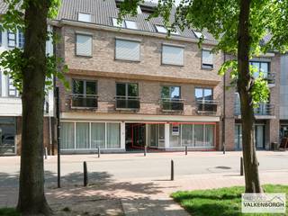 CONTACT Jeroen Vandormael: jeroen@vastgoedvalkenborgh.be | 0498/05.76.72 Deze kantoor- of handelsruimte van ca. 87 m² is gelegen op een uitstekende...