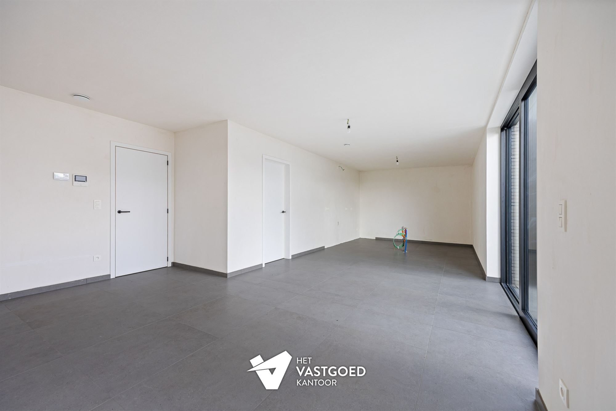 RUIM GELIJKVLOERS APPARTEMENT MET UITZONDERLIJKE BUITENRUIMTE - foto 5