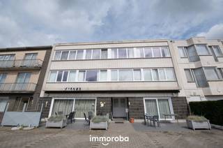 Instapklaar 2-slaapkamer appartement te huur in centrum Zulte.Winkels, scholen, bank, openbaarvervoer ligt allemaal op minder dan 500m.Oprit E17 en...