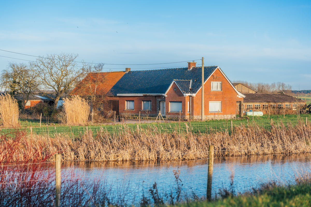 Te renoveren hoeve met potentieel te koop in Voormezele - foto 5