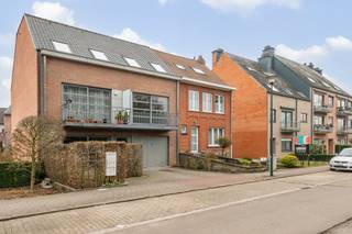 Instapklaar duplex appartement te koop in hartje Sterrebeek – ideaal als privéwoonst of opbrengsteigendomBent u op zoek naar een comfortabel en...