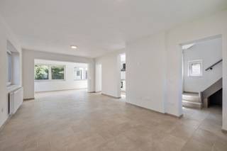 BEZOEKMOMENT OP AFSPRAAK OP WOENSDAG 24/07 TUSSEN 16U & 18UIn een rustige en groene straat in Hamme vinden we deze recent totaal gerenoveerde woning...