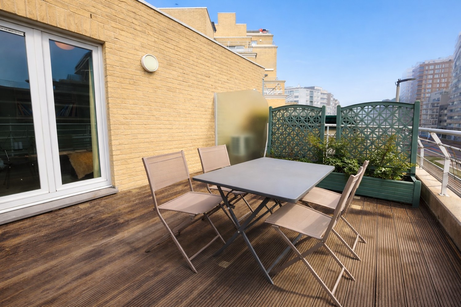 Riant duplexappartement met 3 slaapkamers en 3 zonneterrassen nabij de Zeedijk! - foto 2