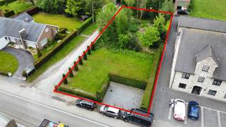 <p>Interessant perceel bouwgrond te koop nabij het centrum van Desselgem en gelegen aan de invalswegen van Waregem. Het perceel is bestemd voor zowel open- als twee halfopenbebouwingen (koppelbouw). De bouwstijl en manier van bouwen is volledig vrij te bepalen.</p>

<p>De voorschriften voor het perceel zijn de volgende:</p>

<ul><li>Twee bouwlagen en hellend dak</li><li>Bouwdiepte gelijkvloers 15 m</li><li>Bouwdiepte verdieping 12 m</li><li>Zijdelingse vrije strook van 3 m</li><li>Voorbouwlijn van aanpalende percelen volgen</li><li>Bij halfopen bebouwing gevelbreedte min. 7 m</li><li>Bijgebouw mogelijk - max 40 m² en ondergeschikt aan de woonfunctie</li></ul>

<p>Wenst u meer informatie omtrent dit interessant perceel? Aarzel niet en neem snel contact met ons op!</p>