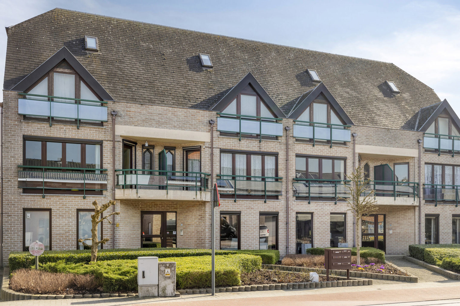 Ruim appartement met 2 slaapkamers en garagebox - foto 2