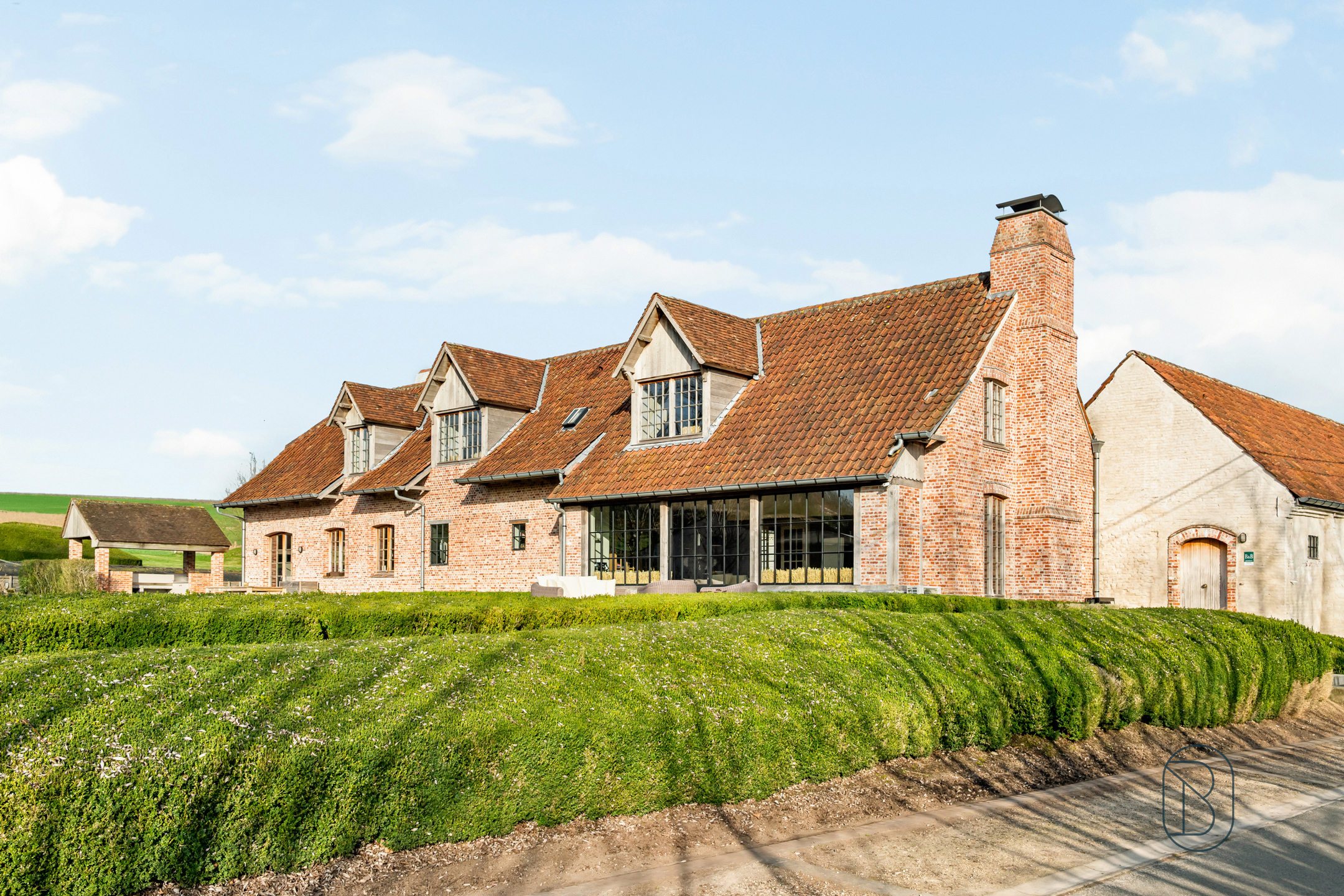 Uitzonderlijk charmante vierkantshoeve met prachtig zicht - foto 3