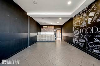 Commercial à louer à Saint-Nicolas