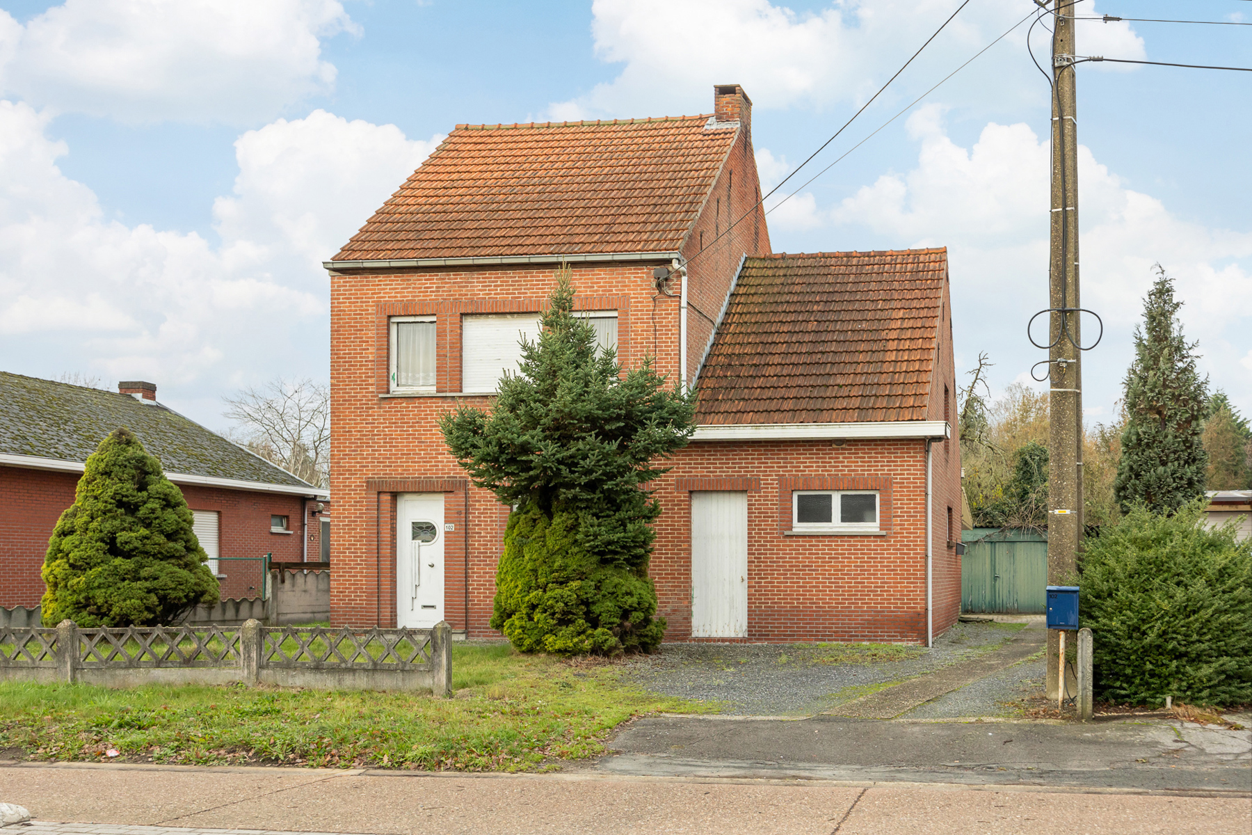 TE RENOVEREN WONING MET RUIME ZUIDWEST-TUIN OP 1900 M² - foto 2