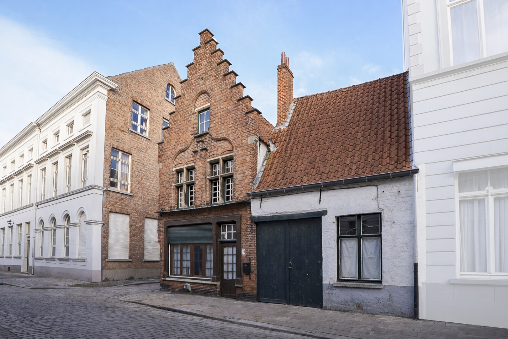 Karaktervolle hoekwoning op topligging in hartje Brugge - foto 1