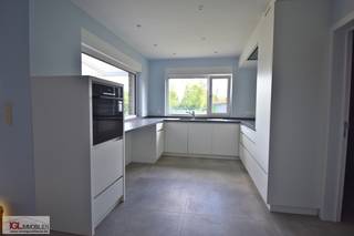 Immo Groot Leeuw a le plaisir de vous présenter ce bel appartement moderne au rez-de-chaussée, situé dans un quartier verdoyant et paisible...