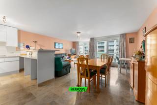 Dit instapklare appartement bevindt zich op de A. Ruzettelaan 99, parallel met de Zeedijk van Blankenberge. Dankzij de ligging nabij tal van eet-...