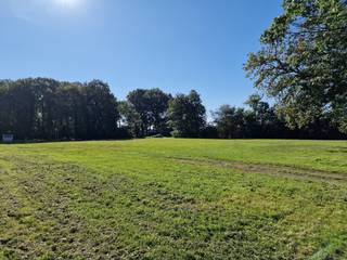 Voor meer info, bel Benny 0475 25 01 72Bouwgrond bestemd voor open bebouwing met een oppervlakte van circa 1.258 m² in een groene omgeving, met...