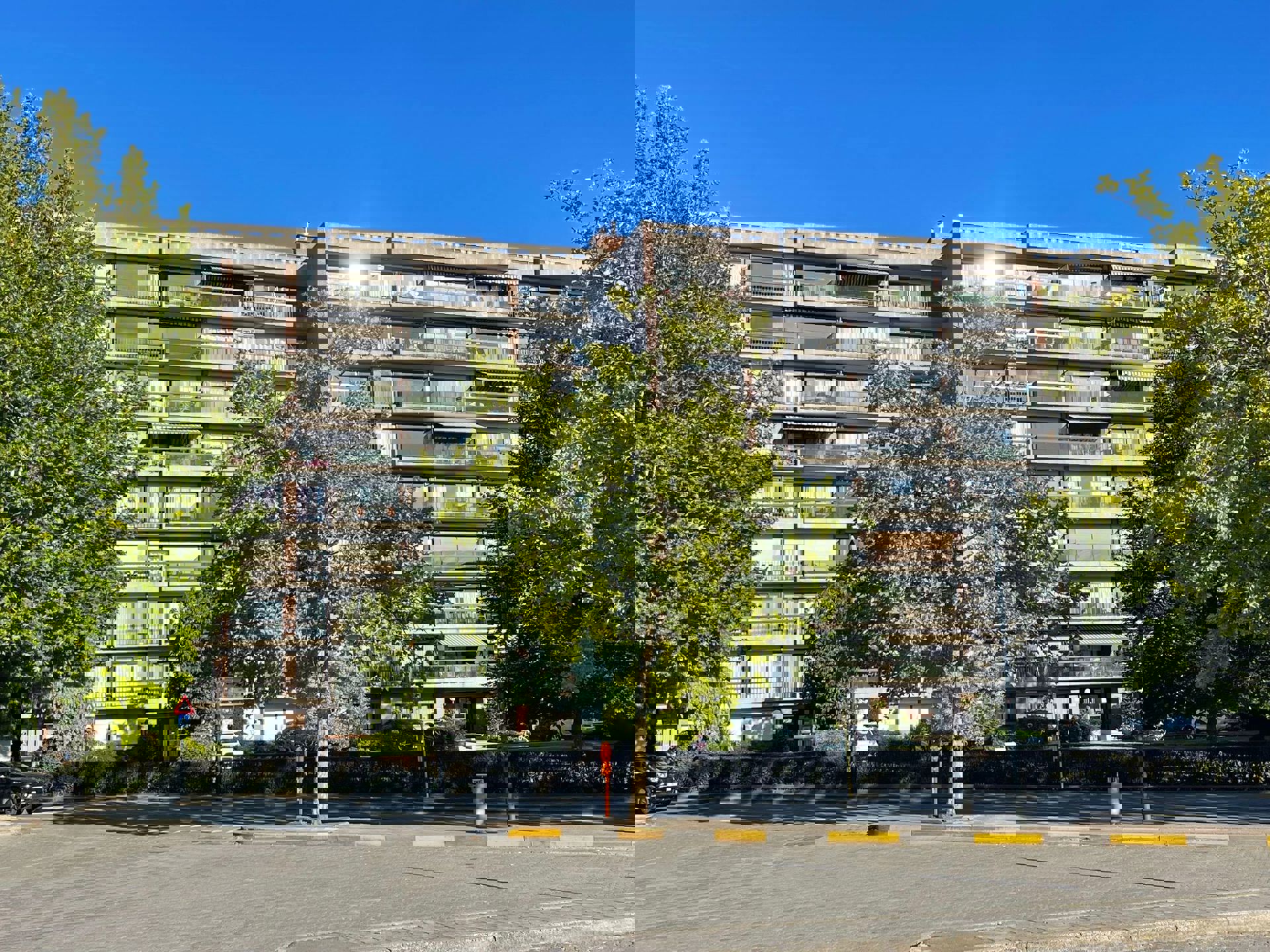 Degelijk appartement met 2 slk en terras met prachtig zicht.  - foto 4