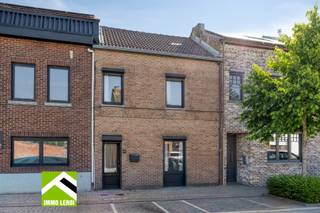 Deze woning is gelegen in een aangename woonomgeving en op enkele minuutjes van het stadscentrum.Het trein- en busstation, supermarkt en lagere...