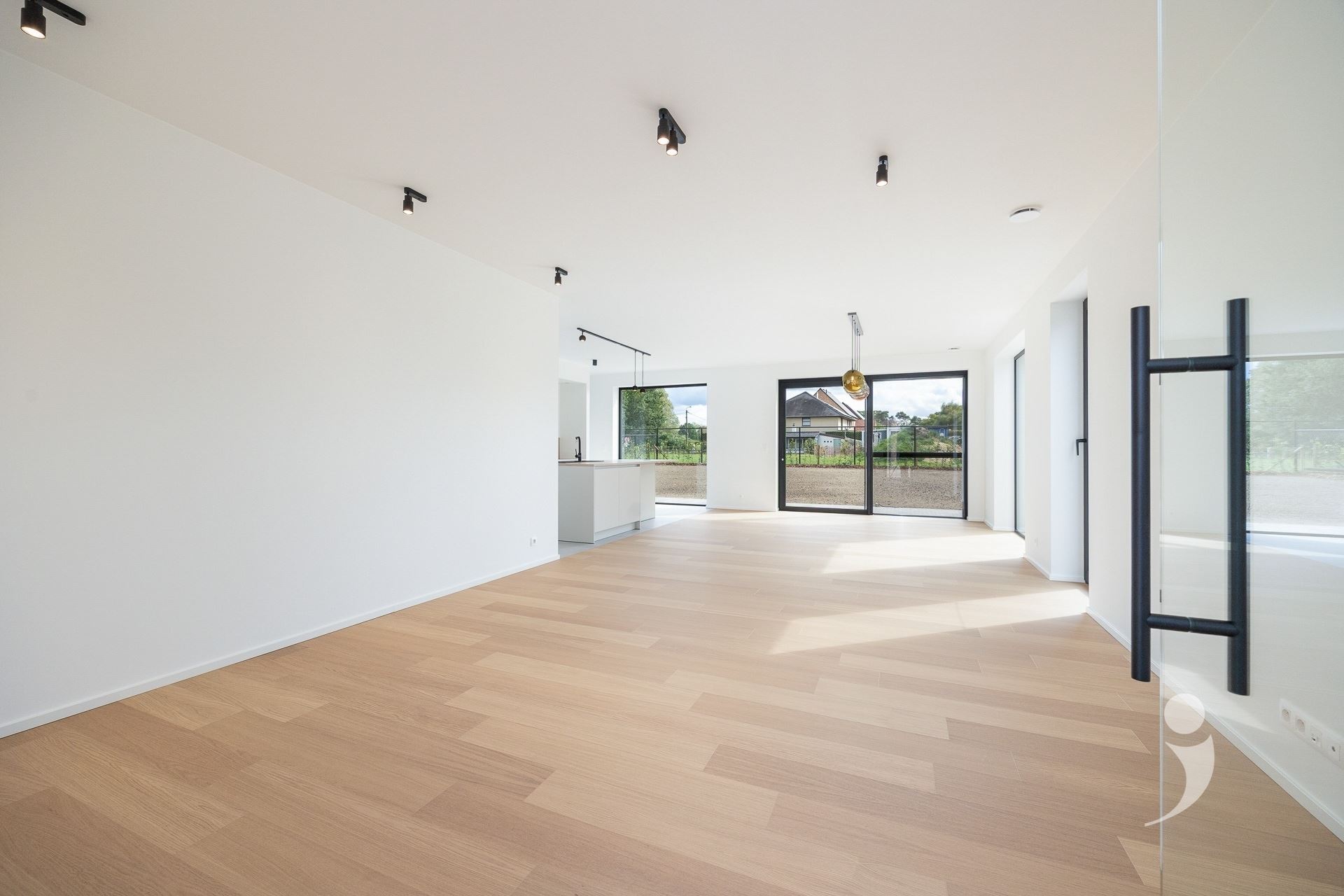 Nieuwbouwwoning met 4 slaapkamers en twee badkamers! - foto 4