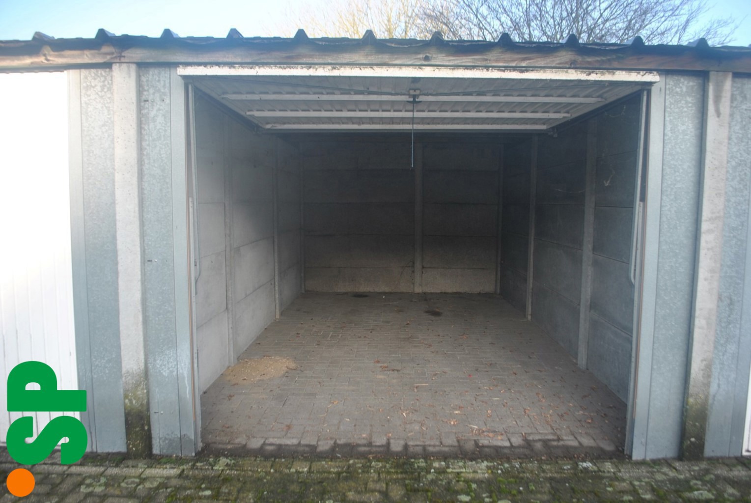 Centraal gelegen afgesloten garagebox met kantelpoort. - foto 4