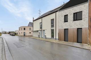 Op dit perceel staat nog géén woning. De getoonde woning is enkel een voorbeeld van wat mogelijk kan worden gebouwd. Er is momenteel...