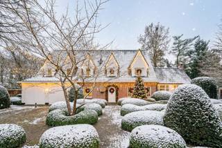 Op een absolute toplocatie in het gegeerde Schilde-Bergen, rustig gelegen nabij St. Ludgardis en omgeven door mature groenaanplantingen, bevindt...