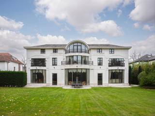 In het hart van het groene Wilrijk, op wandelafstand van de mooiste parken, bevindt zich deze uitzonderlijke villa met een bewoonbare oppervlakte...