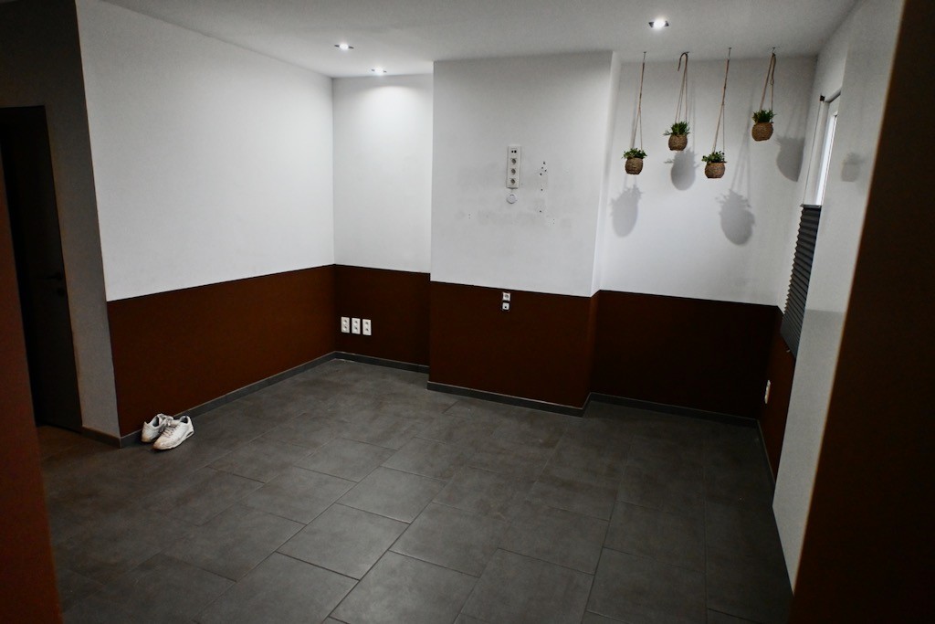 Grotendeels gerenoveerde woning met diepe tuin ! - foto 4