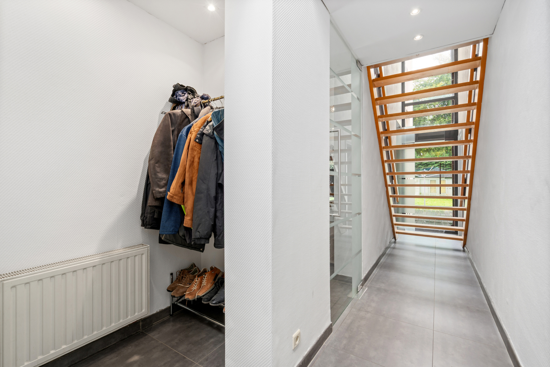 Verzorgde woning met 6 slaapkamers en zonnige tuin. - foto 2