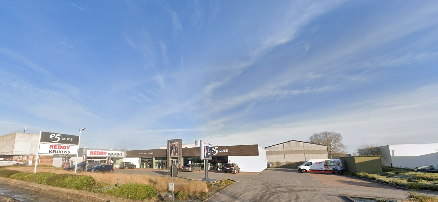 Commerciële gebouwen met sterke visibiliteit en 37 parkeerplaatsen - foto 3