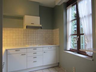 In het "Hof Van Villers" - Erkende Assistentiewoningen in hartje Mechelen - wacht deze aangename flat op een nieuwe eigenaar. Deze residentie, idyllisch gelegen langs de Dijle, staat gekend voor haar uitstekende service en uitgebreid dienstenpakket. In tegenstelling tot veel nieuwbouw assistentiewoningen (die voor hun zorgdiensten vaak beroep doen op externe partners) biedt men hier een INHOUSE personeelsstaf die 24/24 voor iedere bewoner klaarstaat!<br />(voor meer info over de residentie zelf: www.hofvanvillers.be)<br />De flat heeft een bewoonbare opp. van 62m² en is gelegen op de 2e verdieping.<br />Indeling : inkomhal met ingebouwde vestiairekast, afzonderlijke berging met gaswandketel en plaats voor aansluiting wasmachine + droogkast, gastentoilet.<br />Ingerichte keuken uitgerust met kookplaat, combi-oven, afzuigkap, frigo/diepvries (momenteel geen vaatwasser aanwezig)<br />Gezellige leefruimte met mooie parketvloer en veel lichtinval met enerzijds een mooi uitzicht op de jachthaven aan de Tichelrij, en anderzijds op de binnenkoer van de residentie.<br />Eén slaapkamer met een annex badkamer bestaande uit een inloopdouche en lavabomeubel met tablet in marmer.<br />Zeer gunstige EPC-score van 111 kWh / (m² jaar) OF label B.<br />Minimumleeftijd bewoners is 60 jaar.<br />Kleine huisdieren worden toegelaten in de residentie.<br />Deze assistentieflat kan zowel aangekocht worden voor eigen bewoning als voor beleggingsinvestering.<br />Het "Hof Van Villers" is bovendien een door de Vlaamse overheid erkende instelling voor assistentieflats, waardoor u als eigenaar wordt vrijgesteld van het betalen van onroerende voorheffing.<br />Wenst u meer info of een bezoek ter plaatse?<br />Contacteer ons kantoor via Anne Raets (0471/57 12 13) of stuur een mail naar info@buro14.be.