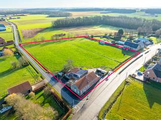 Located a stone's throw from the magical St. Sixtus woods and with an extremely easy connection to the center of Poperinge, this place combines the best of both worlds. Here, you can enjoy the absolute peace and green lung of the Westhoek, while all amenities remain within easy reach.Space for your passionsWith a total area of over 1.2 hectares, the possibilities are endless. The former café 'De Leewerick' is waiting for a complete renovation or a new chapter, but the real star is the site:Ideal for animal lovers: The huge surface is perfect as a meadow for horses, small cattle or a private park.Sun guarantee: Thanks to the south-east orientation, you are guaranteed a sun-drenched garden and terrace, from early morning to late afternoon.Privacy &amp; Freedom: Here, you're not just building a house, you're creating an estate.The advantages at a glance:Land area: 12,055 m²Location: Near Saint Sixtus and easy connection to Poperinge.Potential: Can be completely refreshed or renovated according to your own taste.Extra: Perfect southeast orientation.“Characterful real estate in a prime location: where the history of 'De Leewerick' ends, your story begins.”Are you ready to make this unique place your home?Get in touch today for an on-site visit and be amazed by the space and the view.This property is subject to the renovation obligation imposed by the Flemish government for residential buildings (unless demolished within 5 years of purchase). For more information, consult the website of the Flemish Energy and Climate Agency at https://www.vlaanderen.be/een-woning-kopen/renovatieverplichting-voor-residentiele-gebouwen