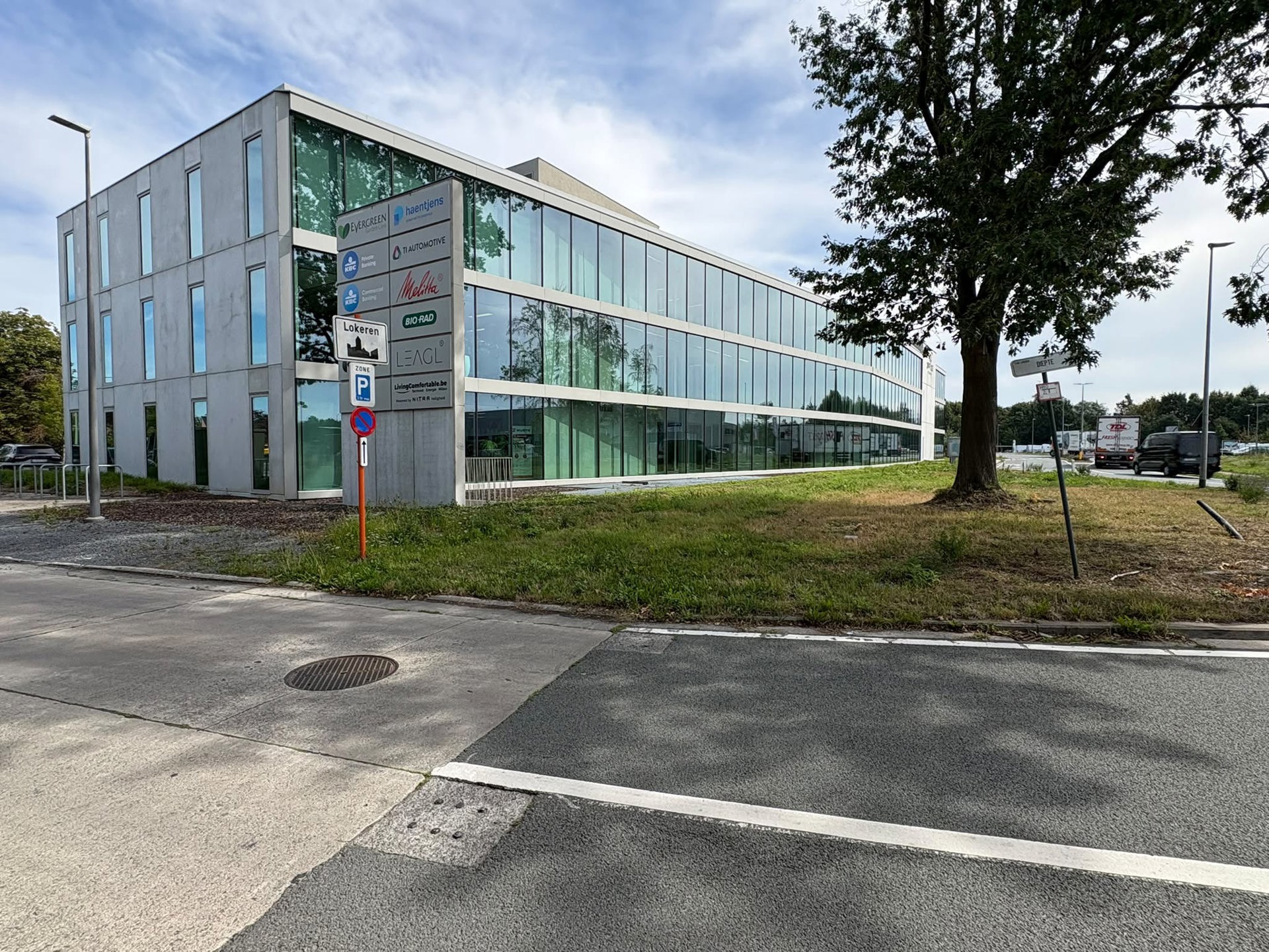 Moderne kantoorruimte 439 m² op toplocatie E17 in Lokeren - foto 3