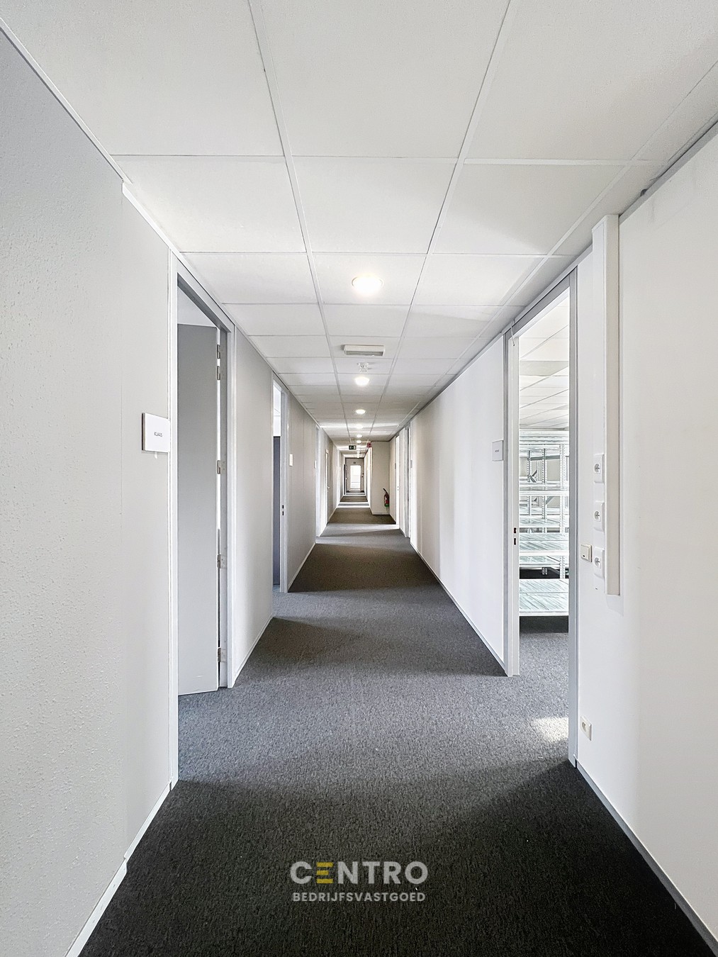 Instapklare KANTOORRUIMTE (± 700 m²) - ALL-IN formule (huur, verbruik, randaccomodatie, etc.) te IEPER. - foto 5