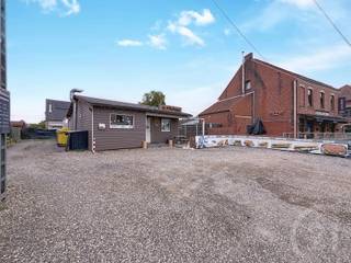 Bouwgrond te koop van 4 are 33 momenteel bebouwd met een frituur.Deze bouwgrond voor open bebouwing is ideaal als investering.De uitbating van de...