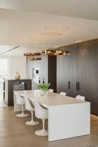 Op de 15de verdieping van de K-Tower (bouwjaar 2018) te Kortrijk bevindt zich dit fantastische appartement met een bewoonbare oppervlakte van 307 m² + 78 m² terrassen. <br />De prachtige uitzichten over de Leie en stad Kortrijk, tot aan de Kluisberg, Heuvelland of Gent, zijn alvast adembenemend! De high-end afwerking met oog voor detail en luxe, de mooie woonvolumes, de 3 terrassen, ... het zijn slechts enkele van de troeven van dit uitzonderlijk appartement!<br /><br />Dit riante appartement werd volledig op maat ingericht en afgewerkt. Tijdloze, luxueuze materialen, parketvloeren, domotica, ingebouwde verlichting, maatmeubilair en inbouwkasten, ... Deze perfectie zorgt alvast voor een uiterst luxueuze woonbeleving in het centrum van Kortrijk.<br /><br />Indeling:<br /><br />- schitterende leefruimte met groot salon en prachtige uitzichten<br />- moderne, grote eethoek met toegang tot 2 terrassen met zicht op de Leie (ZO en ZW gericht)<br />- luxueuze, hyperingerichte keuken (Vzug toestellen, koffiemachine, vaccuummachine, steamer, ...) en bijkeuken (met koelcel)<br />- ruim bureau, volledig op maat gemaakt<br />- prachtige suite met aanpalend badkamer (douche, bad en lavabo) en compleet ingerichte dressing<br />- volwaardige slaapkamer 2 en 3 <br />- badkamer 2 met lavabo en douche<br />- polyvalente ruimte (op heden als ontmoetingsruimte/bar/logeerkamer gebruikt) met toegang tot terras nr 3<br />- 2 grote bergingen op de -1 <br /><br />Optioneel bij te kopen: <br />- gesloten garagebox nr 42 van ongeveer 26 m² met directe toegang tot een berging van ongeveer 16 m².<br />- gesloten garagebox nr 43 van ongeveer 18 m².<br /><br />Neem contact op met Carl Boedts (0473/951821) of Annelies Wyseur (0497/377449) voor meer informatie over dit uitzonderlijke appartement.<br /><br /><br />Bestuursmaatregelen in het maatregelenregister: nee