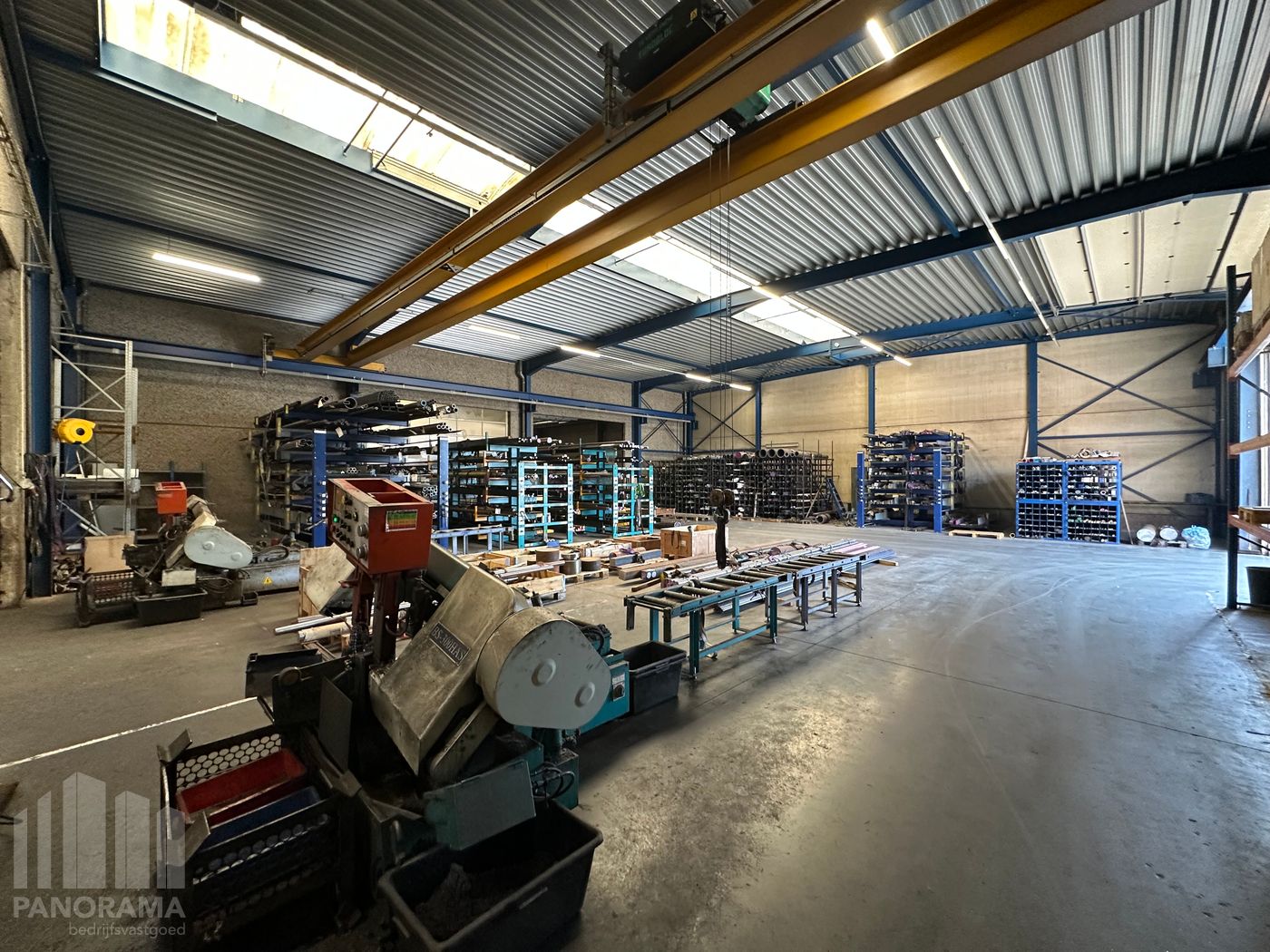 Ruim bedrijfsgebouw te koop op strategisch gelegen bedrijfssite van +/- 4.588 m² te Ieper - photo 4